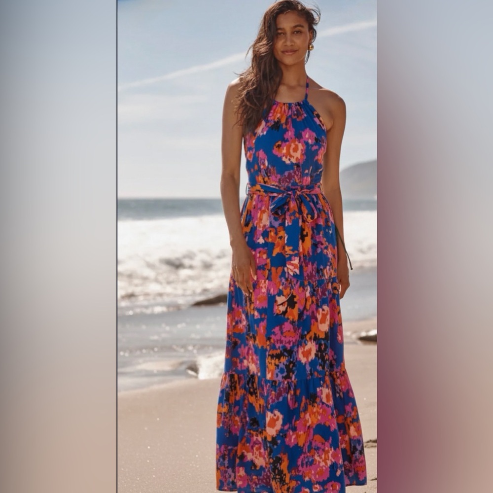 Shein multi colored Floral like Sleeveless Maxi “tiered”Dress
Swipe